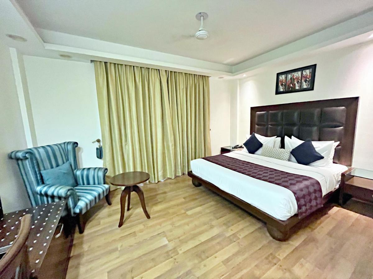 The Grand Orion - Kailash Colony Нью-Дели Экстерьер фото
