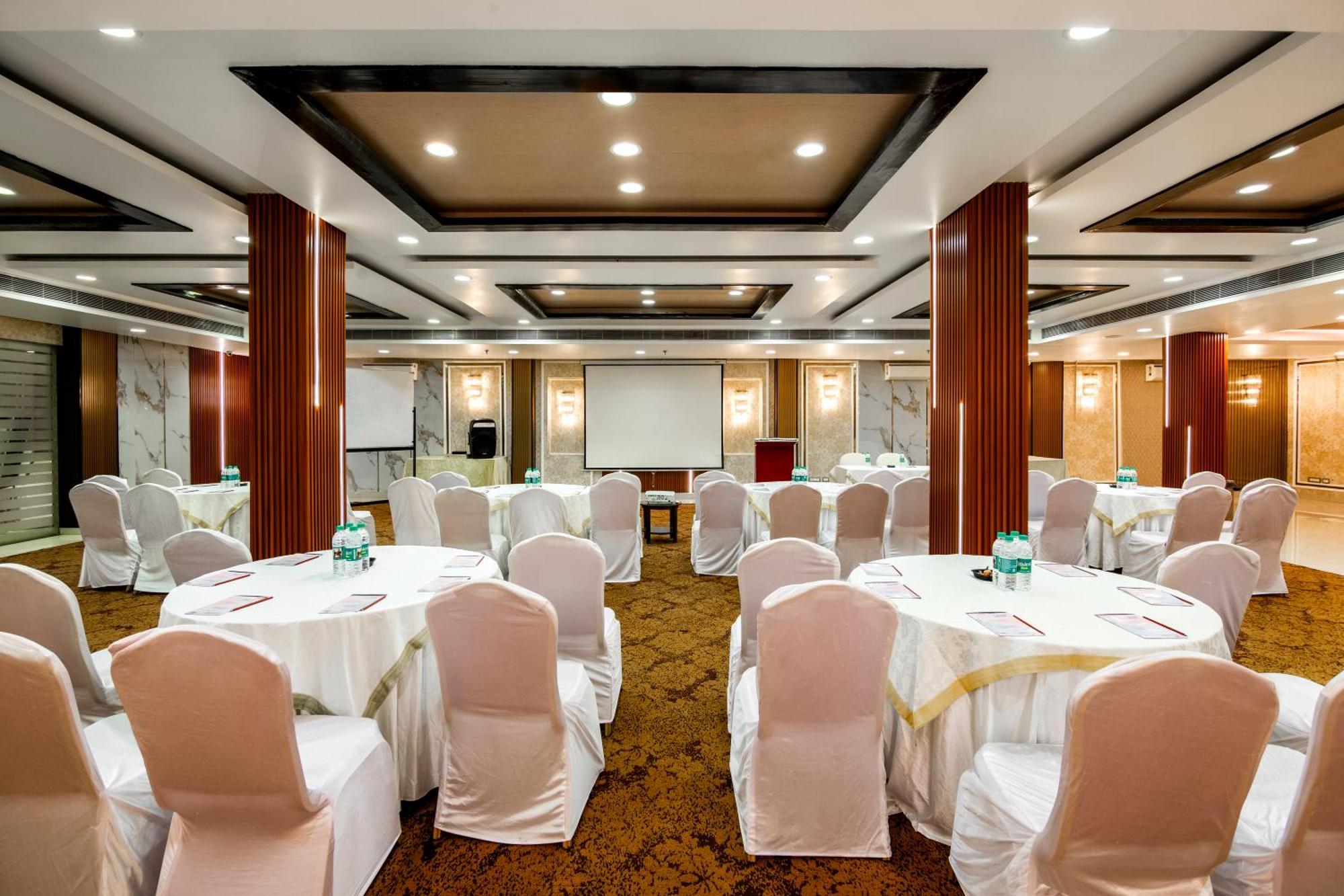 The Grand Orion - Kailash Colony Нью-Дели Экстерьер фото