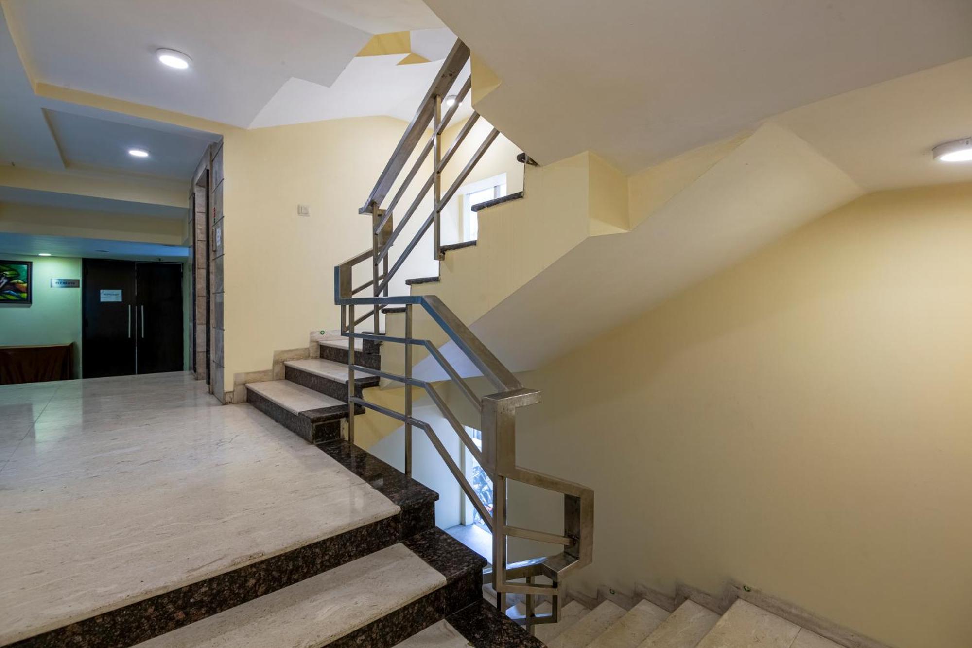 The Grand Orion - Kailash Colony Нью-Дели Экстерьер фото